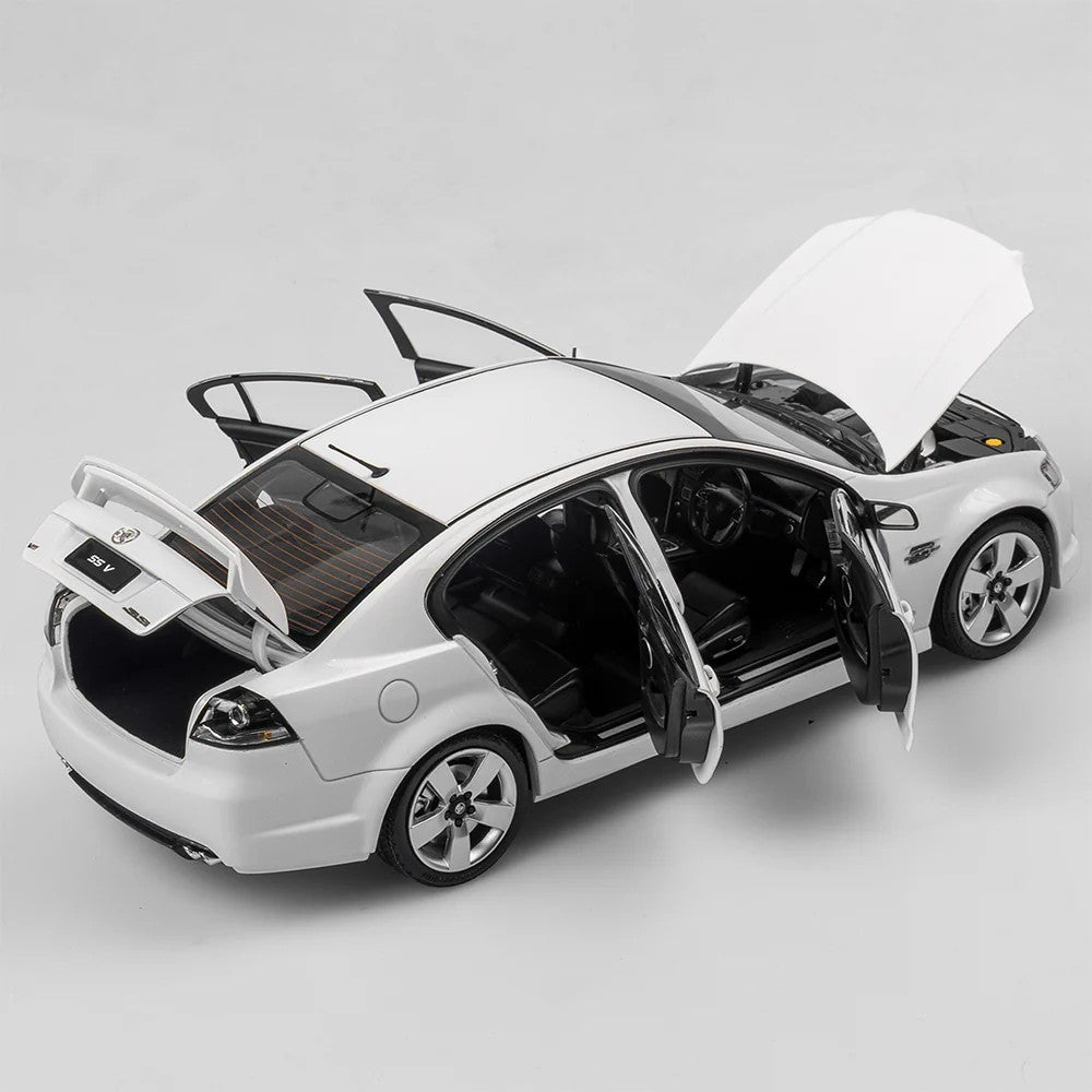 Authentic Collectables, Holden VE Commodore SS V - Heron White, 1:18 Scale Diecast Car