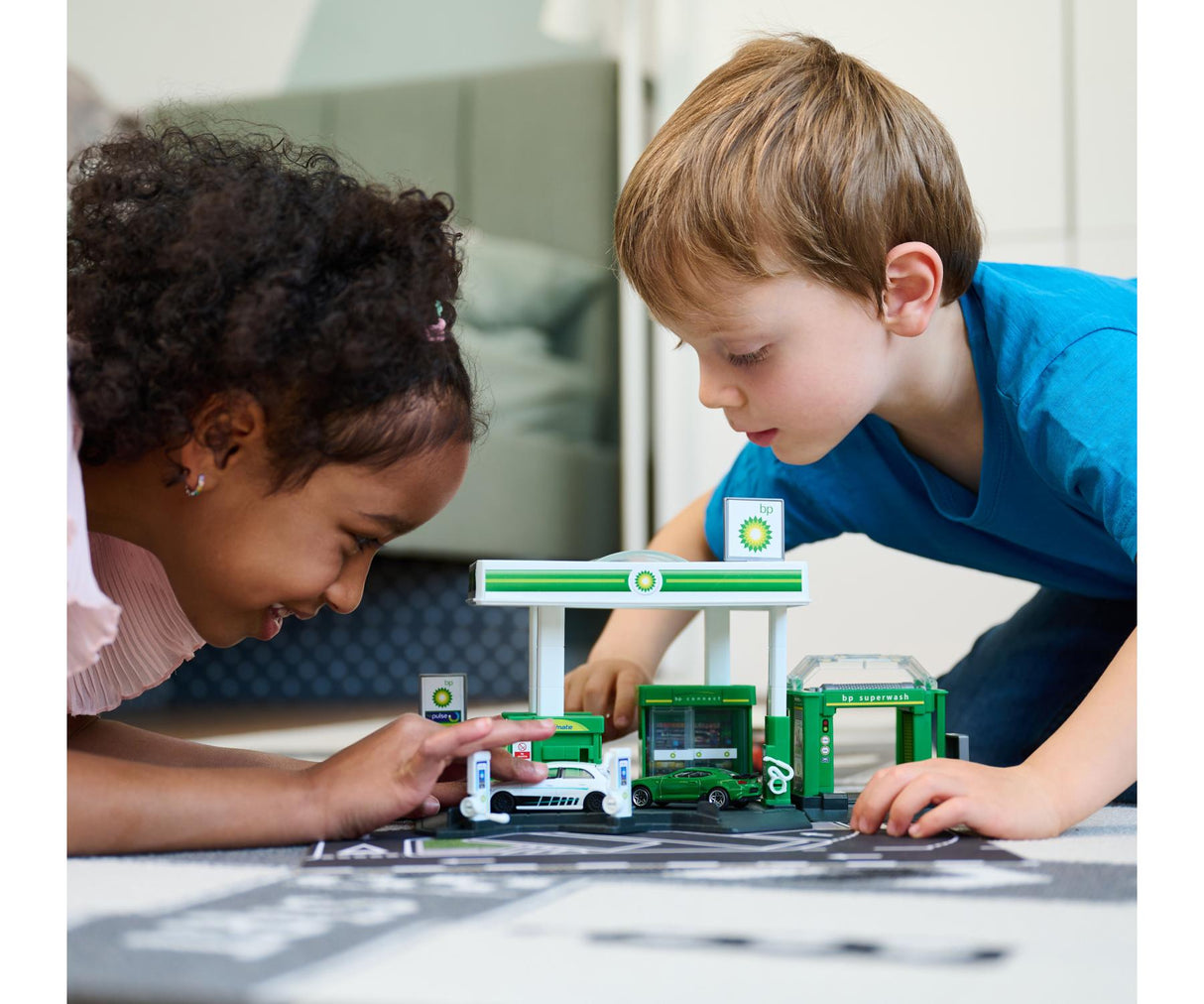 Majorette BP Petrol Station + Petrol Truck Play Set