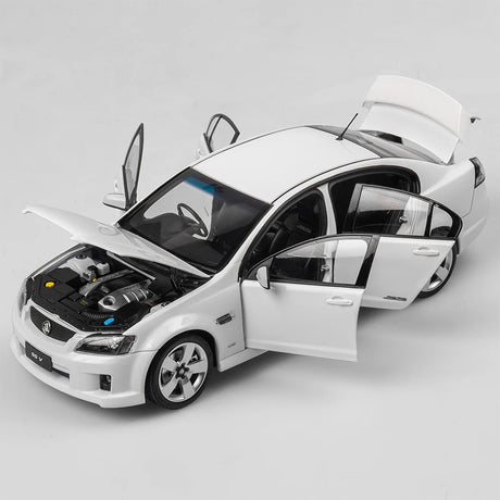 Authentic Collectables, Holden VE Commodore SS V - Heron White, 1:18 Scale Diecast Car